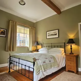 Bild von Wrought Iron & Brass Bed Co.