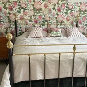 Bild von Wrought Iron & Brass Bed Co.