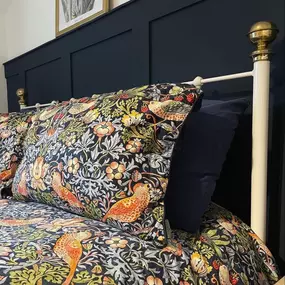 Bild von Wrought Iron & Brass Bed Co.