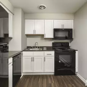 Bild von Aston Pointe Apartment Homes