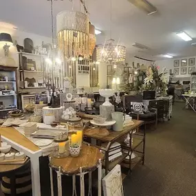 Bild von Knotty and Board Furniture Market