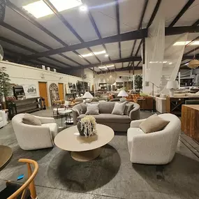 Bild von Knotty and Board Furniture Market