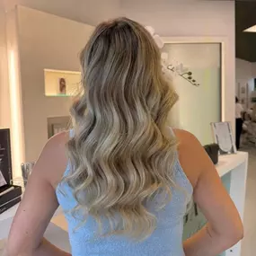Bild von Elegance hair and beauty