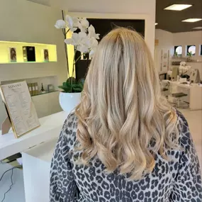 Bild von Elegance hair and beauty