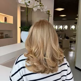 Bild von Elegance hair and beauty