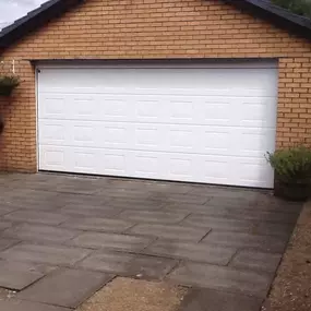 Bild von J & J Garage Doors