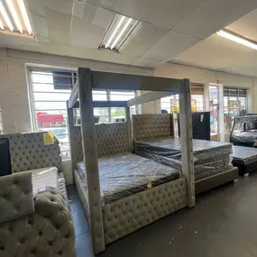 Bild von Summer Furniture & Mattress Deals