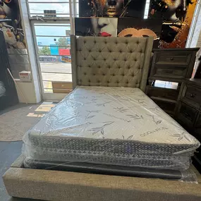 Bild von Summer Furniture & Mattress Deals