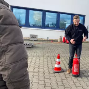 Bild von Erste-Hilfe, Brandschutzhelfer, Ausbildung, Beratung, Notfalltraining, Bildung und Betreuung