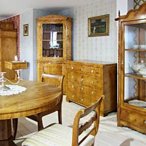 Bild von Antiquitäten und Wohnraumambiente