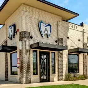 Addison Dental Group: Dr. Tuan Chau Dental Office Front