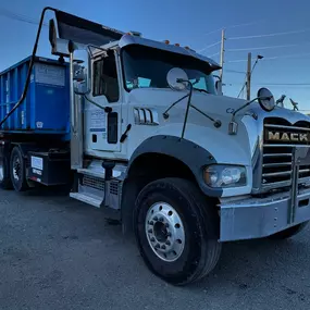 Bild von Bin Drop Dumpster Rental