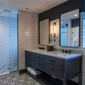 Guest room bath