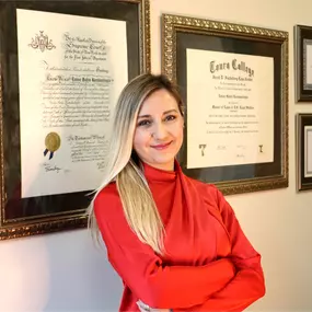 Showcase Your Business with Photos

Emine Şahin Karakaşlıoğlu, New York merkezli bir göç hukuku avukatıdır. Girişimciler ve şirketler için E-2, L-1A, E-1, EB-5, EB-1/EB-2 NIW süreçlerinde uçtan uca destek sunar.Emine Sahin Karakaslioglu