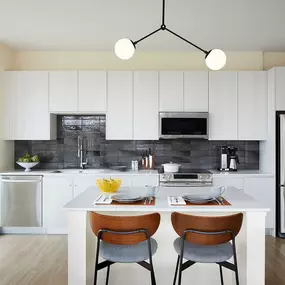 Spacious Kitchen and Island Counter at Sentral West Midtown at Star Metals