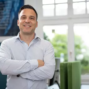 Dirk Schmid, Geschäftsführer der Upscaled Media GmbH - Ihr Experte für automatisierte Kundengewinnung und smartes Online-Marketing für lokale Unternehmen.