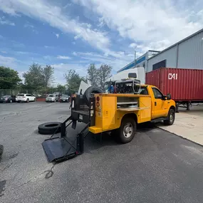 Bild von Extreme truck roadside