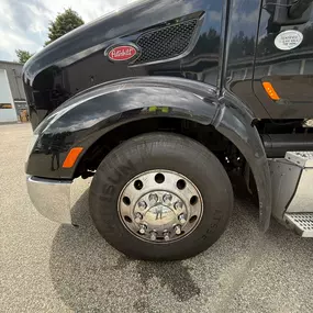 Bild von Extreme truck roadside