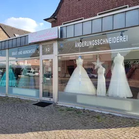 Bild von Rosenblüte Braut- & Abendmode