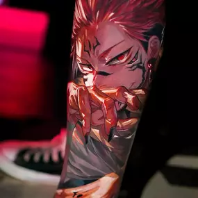 buntes Anime Tattoo, Ryomen Sukuna aus Jujutsu Kaisen.. Starkes rot, sehr intensive Augen.