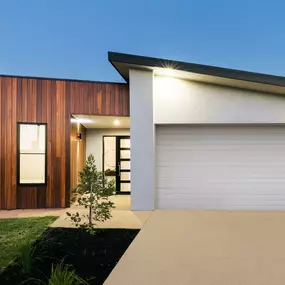 Bild von Sawtooth Garage Doors