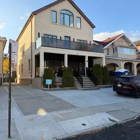 Bild von UnitedPorte — Doors/Windows/Kitchens/Vanities/Floor