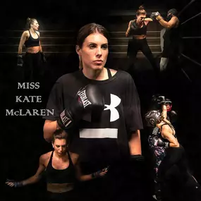 aerolibrium - Fitness-, Sport- & Kampfsport Fotografie - Augsburg Ausdrucksstarke Boxcollage kombiniert Trainingsszenen und Actionmomente zu einem intensiven sportlichen Gesamtbild.