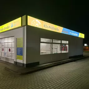 FSP-Prüfstelle Werder: Außenansicht bei Nacht