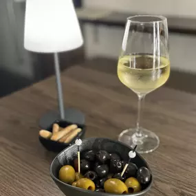 Mediterraner Aperitivo in elegantem Ambiente.