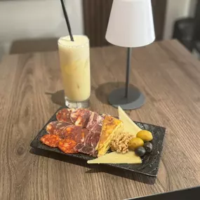 Unser Tapas Flight – eine kuratierte Auswahl spanischer Premium-Spezialitäten.