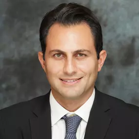 Bild von Los Angeles Oral Surgeon - Dr. Nariman Saadat - Oral Surgery Doctor