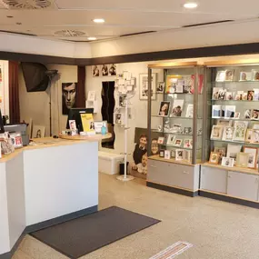 Bild von Foto Scene – Fotostudio für Biometrische Passbilder, Bewerbungsfotos, Business Fotos