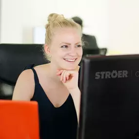 Ströer Online Marketing Kollegen am Arbeitsplatz