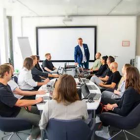 Ströer Online Marketing Kollegen am Arbeitsplatz