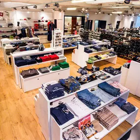 MUECKE Fürth im Hornschuch Center Mode