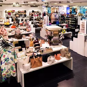 Schuh Mücke in Regensburg im KÖWE Einkaufszentrum Taschen und Accessoires