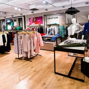 MUECKE Regenburg im KÖWE Einkaufszentrum Damenmode