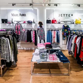 MUECKE Regenburg im KÖWE Einkaufszentrum Damenbekleidung