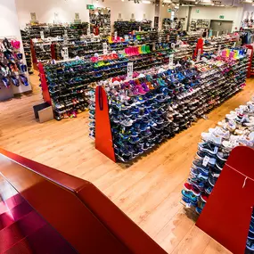 MUECKE Regenburg im KÖWE Einkaufszentrum Kinderschuhe und Kindermode