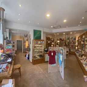Bild von Hier u. Jetzt e.K., Spirituelle Buchhandel & Edelsteinhandlung, Hamburg Ottensen
