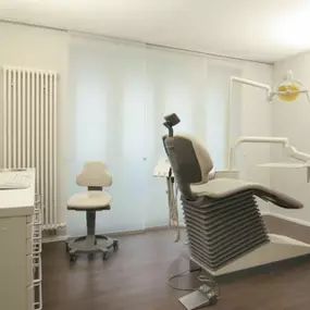 Bild von Zahnarzt Robert Muche - Implantologie - Prothetik München NeuhausenMuche Robert Zahnarztpraxis