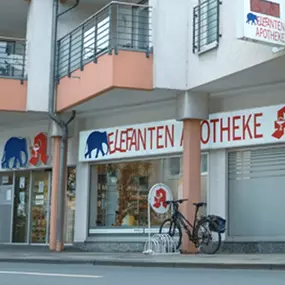 Aussenansicht der Elefanten-Apotheke in Lülsdorf