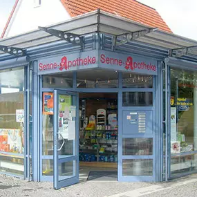 Aussenansicht der Senne-Apotheke