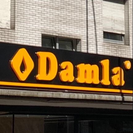 Logo de Damla +PLUS