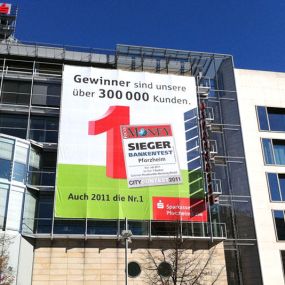 Außenwerbung: Gerüstbanner. Produziert von engelberg werbeland, Pforzheim.