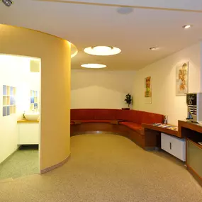 Zahnarzt  Ingolstadt | Zentrum Zahngesundheit | Dr. Ulmer • Valentinis & Kollegen | Wartebereich