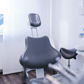 Zahnarztpraxis Dr. Mark Meisel & Dr. Ulf Meisel in Nürnberg l Behandlungszimmer