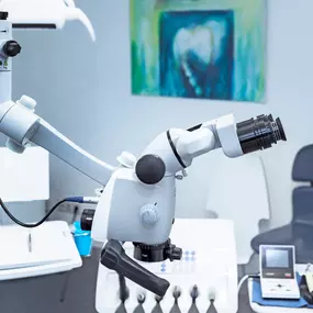 Zahnarztpraxis Dr. Volker Ludwig & Kollegen MVZ GmbH | Mikroskop