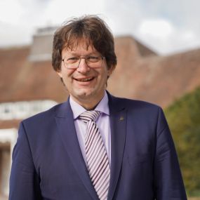 Jörn Faulhaber
Rechtsanwalt
Notar mit Amtssitz in Rheine
Fachanwalt für Bau- und Architektenrecht