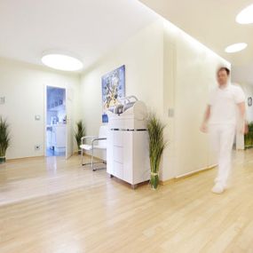 Zahnarzt Mannheim | Zahnmedizin & Implantologie | Dr. Neumayer | Eingangsbereich